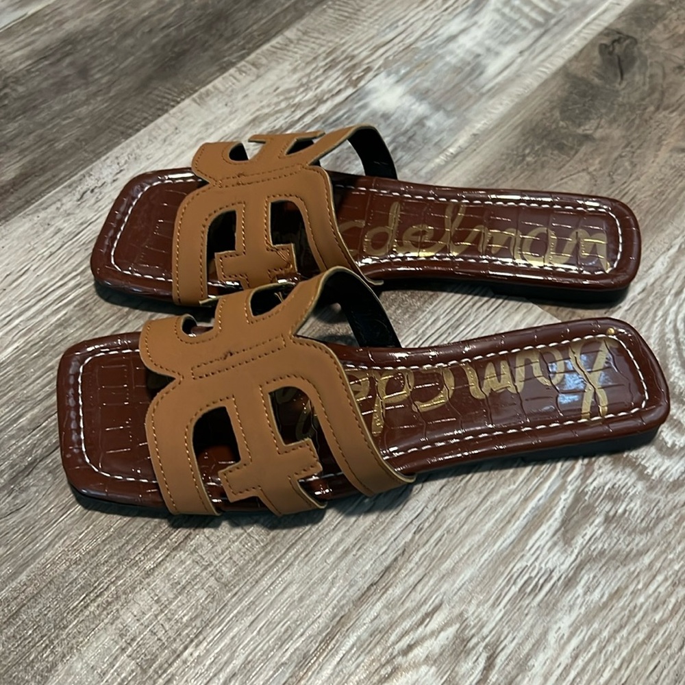 NWOT sandals